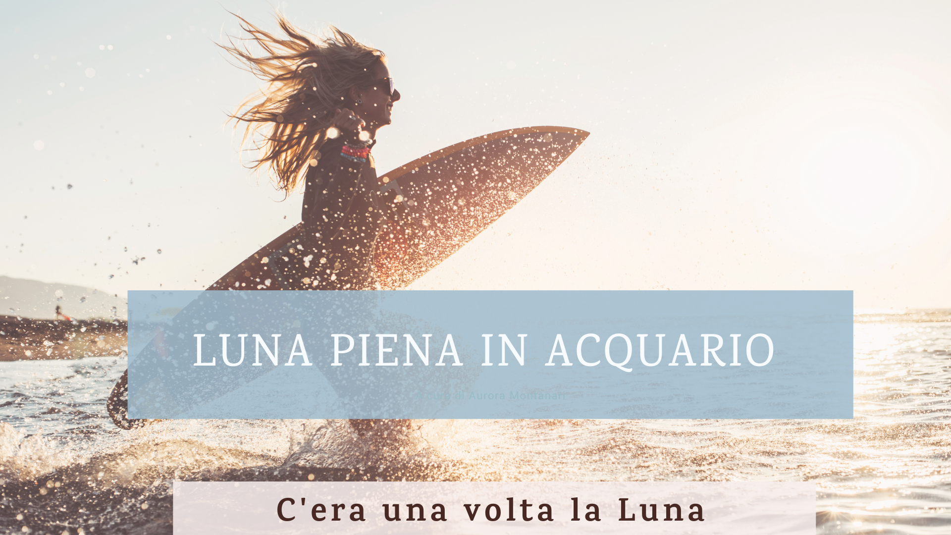 ragazza con il surf che sta per buttarsi in mare